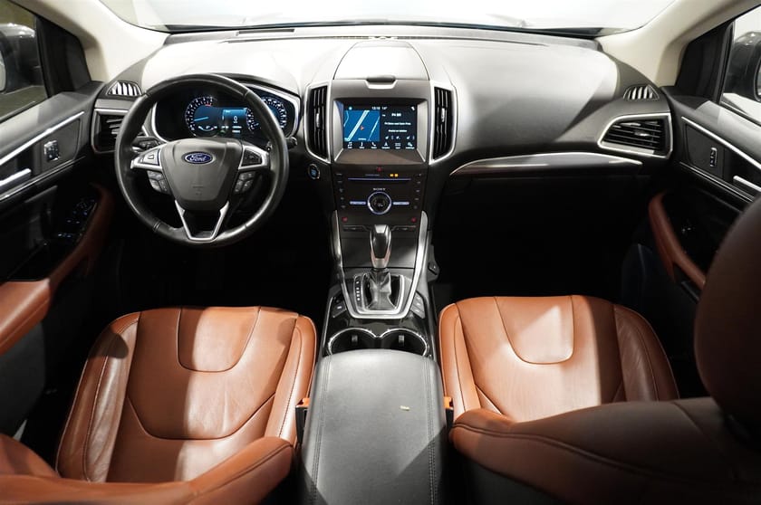 Bild 2 av Ford Edge 2.0 TDCi AWD 210hk Aut Titanium Panorama Värmare Drag