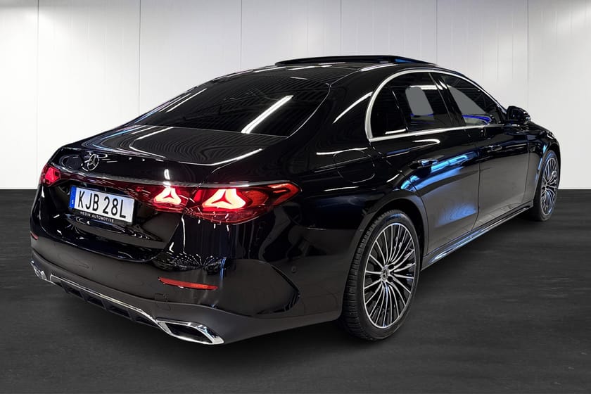 Bild 3 av Mercedes-Benz E 300 d e 4MATIC DE Premium | AMG | Superscreen | Pano | Burmester |