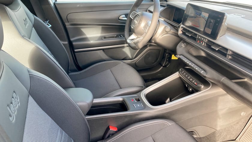 Bild 3 av Jeep Avenger e-Hybrid Altitude 1.2T Aut PL fr 3895kr/mån