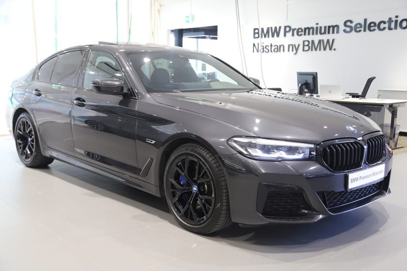 Bild 4 av BMW 545e xDrive Sedan M sport / H&K / Glas taklucka / Comfort Access
