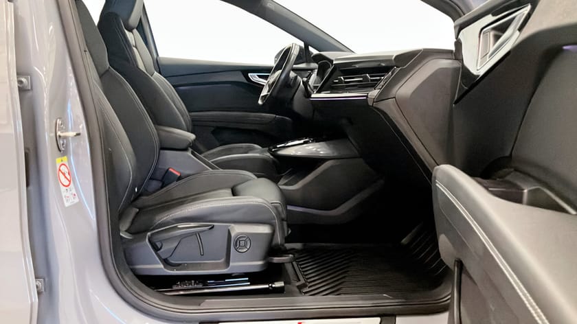 Bild 3 av Audi Q4 50 e-tron quattro quattro, 299hk, S-LINE|BACKK|DRAG|NAVI|CARPLAY