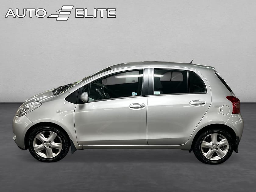 Bild 2 av Toyota Yaris 1.3 VVT-i|SoV-DÄCK|2-BRUKARE|SERVAD|BESIKTAD