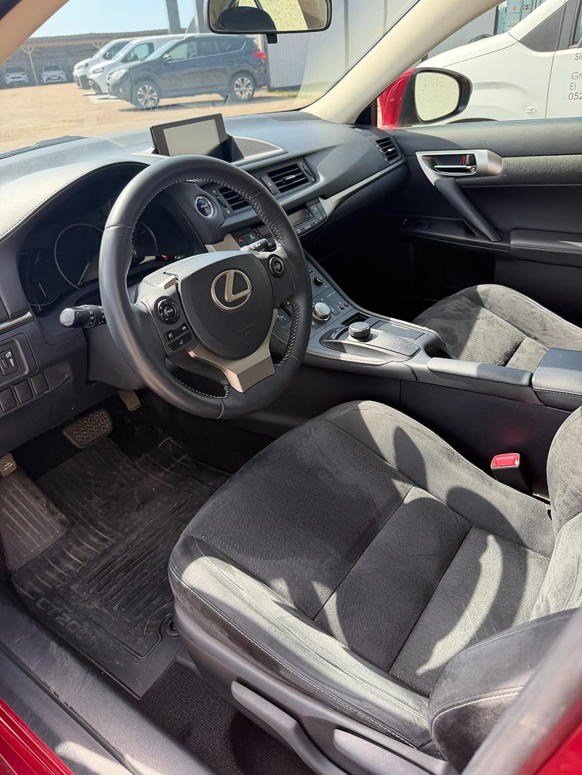 Bild 2 av Lexus CT 200h 1.8 CVT F SPORT V-HJUL