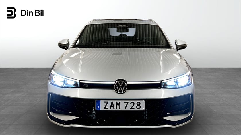 Bild 4 av Volkswagen Passat Variant eHybrid 272hk DSG6 R-LINE SWE Pano Phev Drag