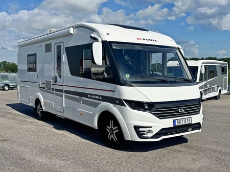 Adria Mobil Sonic 700 I SLT, Enkelsängar, Toa bak, 4400 kg