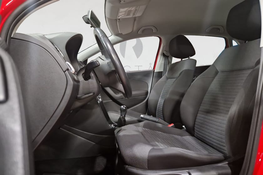 Bild 3 av Volkswagen Polo 1.2 TSI 90 HK R-LINE PDC 7600MIL 536KR/ÅR 0.44L/MIL 16"