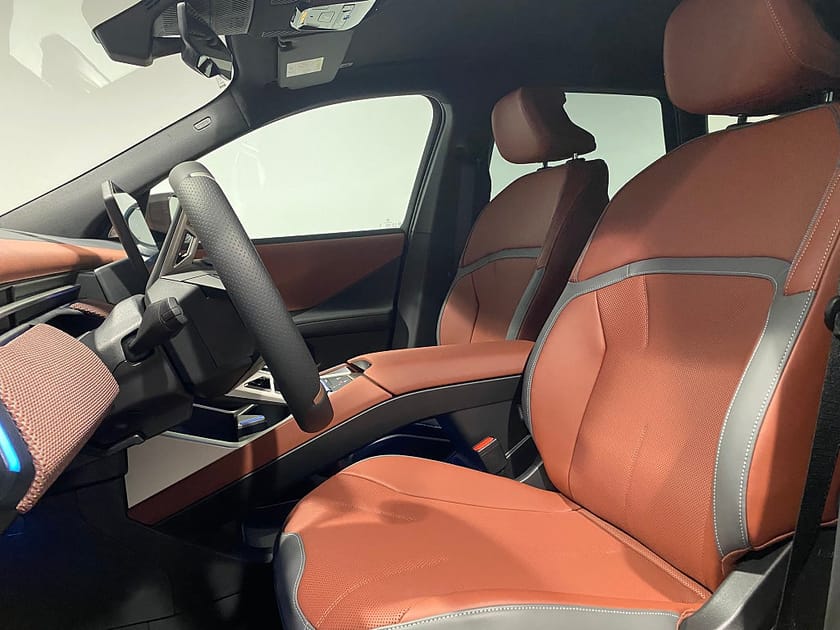 Bild 5 av BMW iX3 50 xDrive Fully Charged M Sport Edition Drag Head-Up