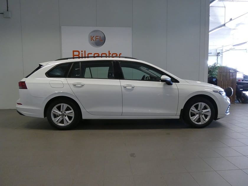 Bild 5 av Volkswagen Golf Sportscombi 1.5 eTSI *NYSERVAD* Aut-PDC-CockPit-M&KVärmare-SoV