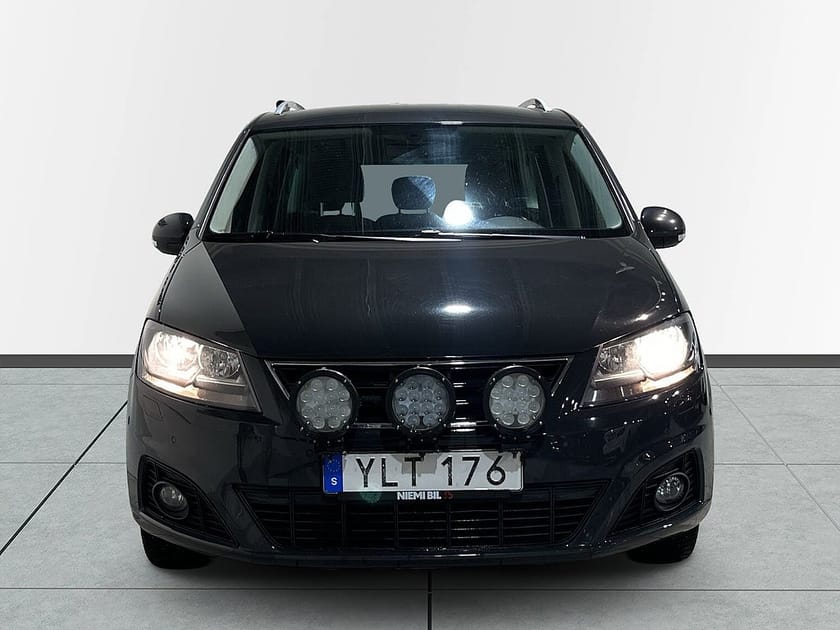 Bild 2 av SEAT Alhambra 7-Seater FR-line 7-sits 4WD Dvärm Drag Extraljus Psens S/V-hjul