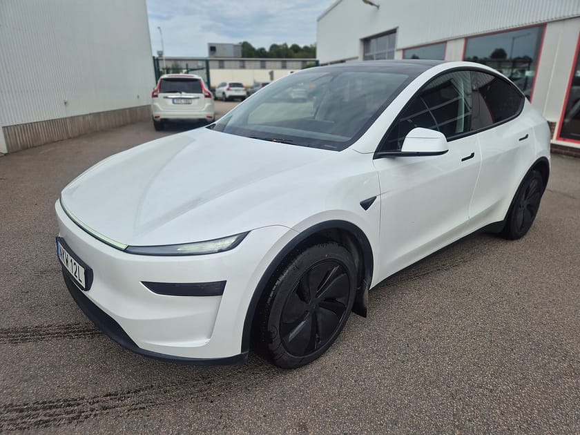 Bild 2 av Tesla Model Y Long Range AWD 514HK 4x4 Panorama Läder
