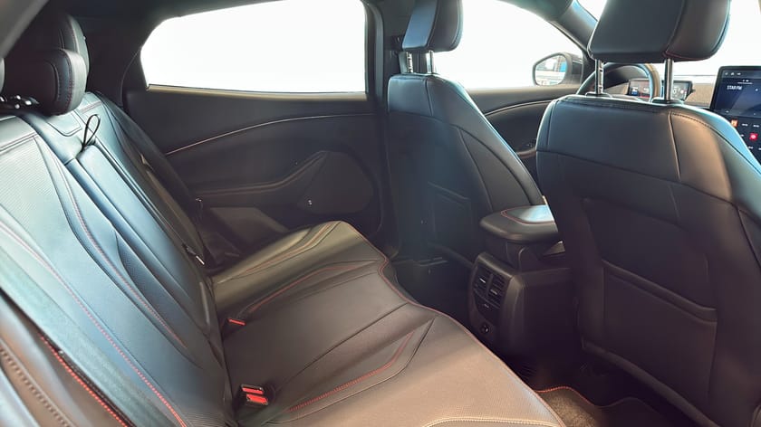 Bild 5 av Ford Mustang Mach-E Standard Range AWD 269hk | B&O | 360° | 19" | Carplay