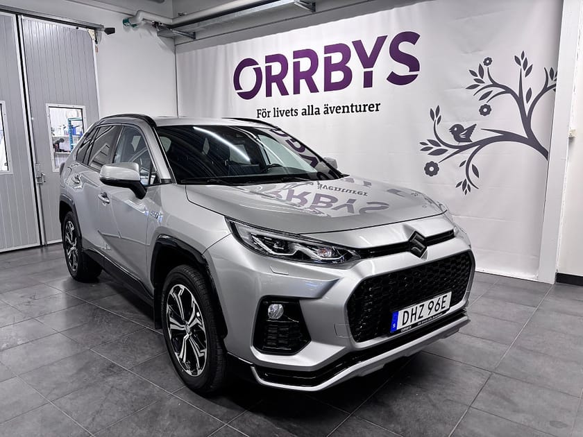 Bild 1 av Suzuki Across Plug-in Hybrid Laddhybrid 75km AWD, Inclusive, Skinn, Dragkrok, V-hjul