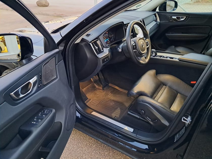 Bild 2 av Volvo XC60 T6 Recharge Plus Dark plug in AWD 350HK 4x4 Panorama Läder