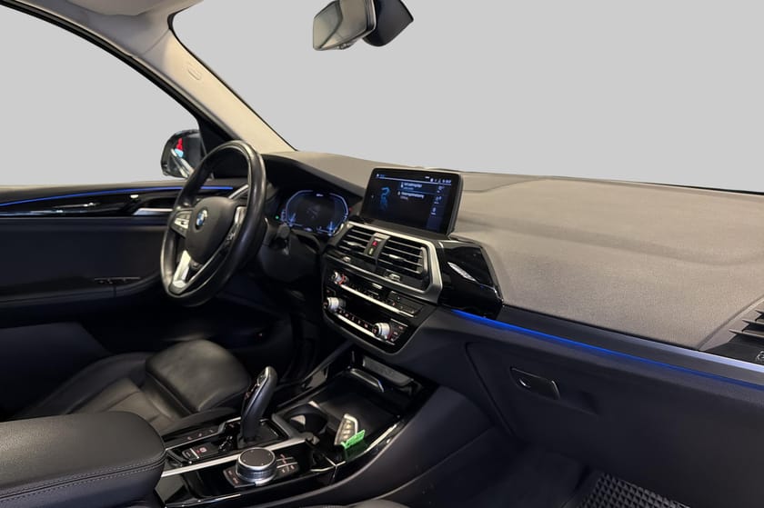 Bild 4 av BMW X3 xDrive30e xLine Cockpit HiFi Kamera Drag