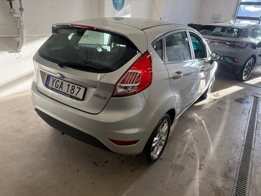 Bild 4 av Ford Fiesta 1.0 80HK 5D TITANIUM / EN ÄGARE / 13700Mil