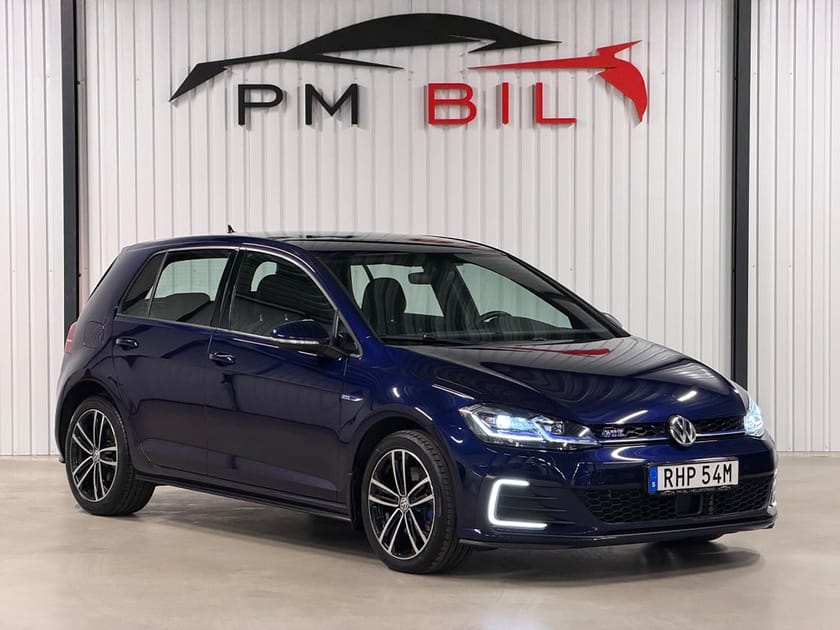 Bild 2 av Volkswagen Golf GTE Cockpit Adaptiv-Farthållare S&V-Hjul Atlantic-Blue