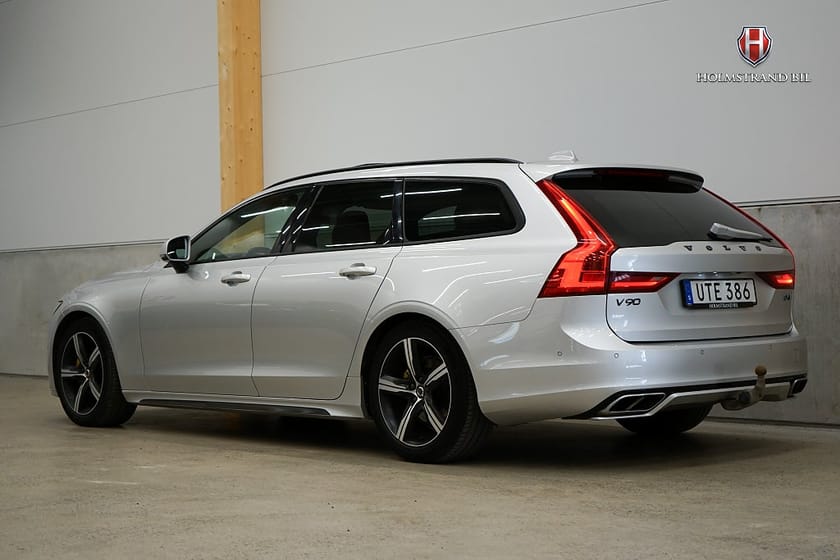 Bild 4 av Volvo V90 D4 R-Design K-rem bytt Pano Drag HUD Dvärm Elstol Bkam