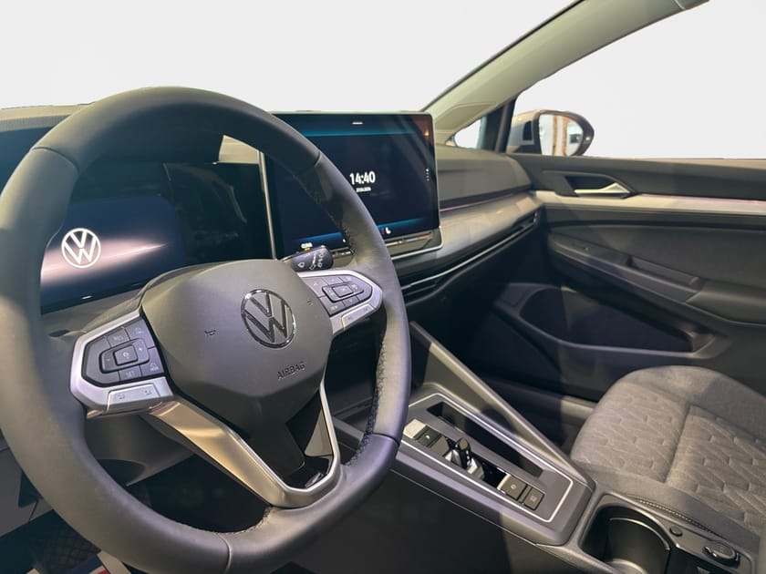 Bild 5 av Volkswagen Golf * NY* Backkamera | Elektrisk dragkrok | Adaptiv fa
