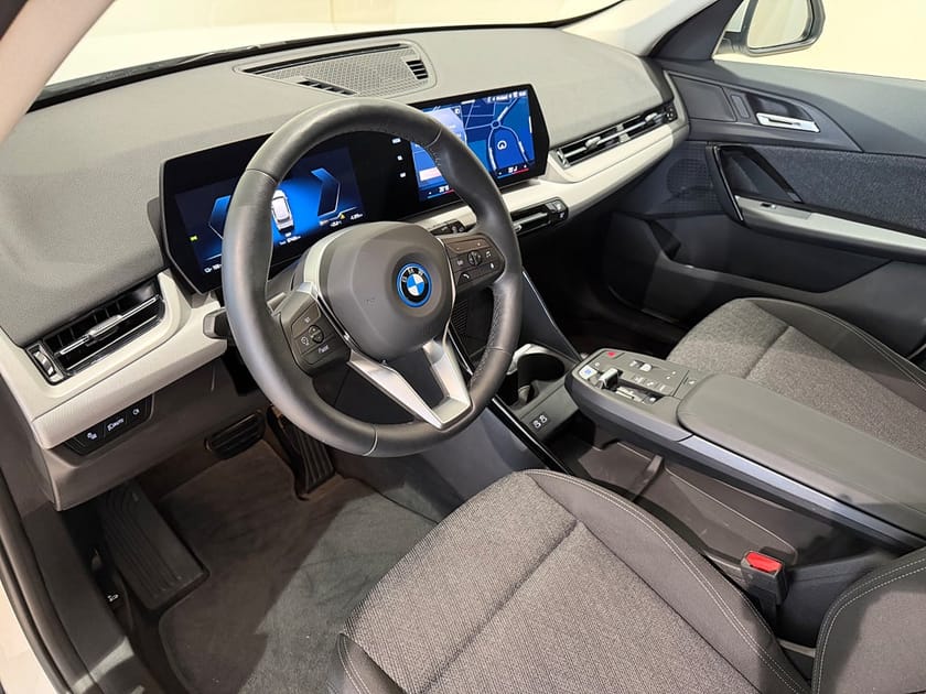 Bild 4 av BMW iX1 eDrive20 eDrive20, Drag, Navigation, Backkamera, Rattvärme