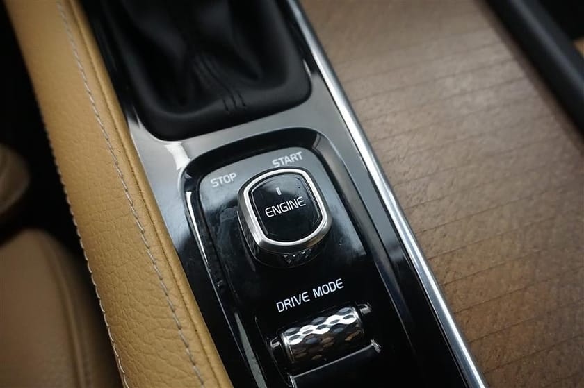 Bild 5 av Volvo V90 D4 190hk Inscription Navi Skinn D-Värm HuD Drag
