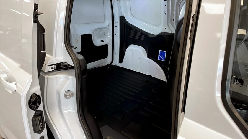 Bild 5 av Ford E-Transit Courier LIMITED SKÅP 136 A FWD *DEMO*