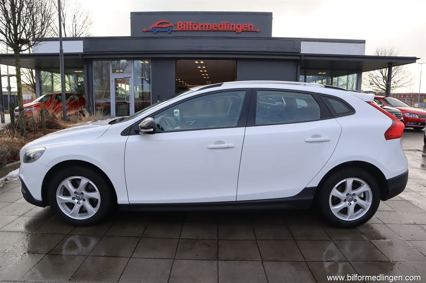 Bild 1 av Volvo V40 Cross Country D3 2.0 FWD 150hk Aut Momentum Drag Svensksåld