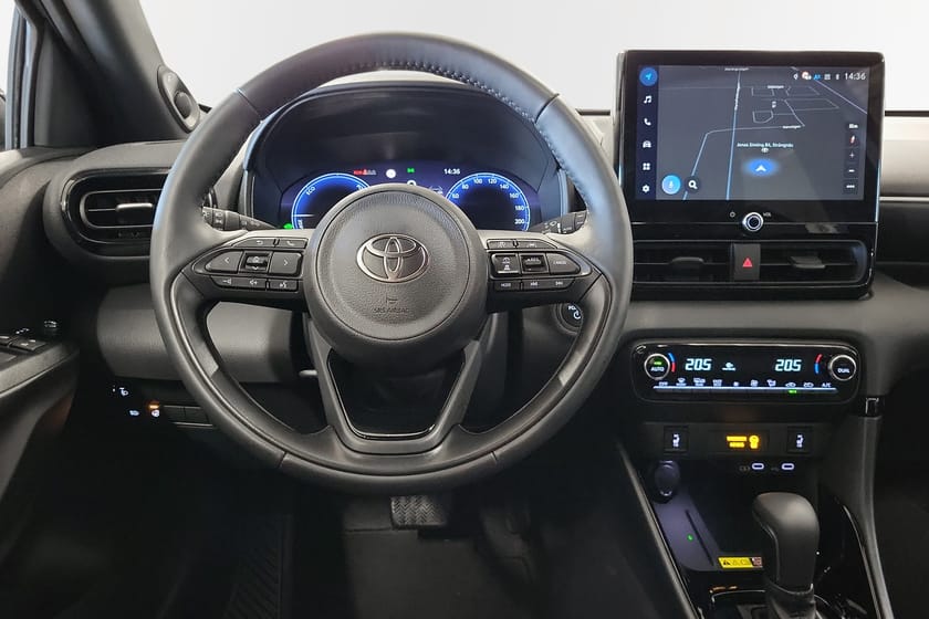 Bild 4 av Toyota Yaris Hybrid 130 1,5 Style Bi-tone JBL / Vinterhjul