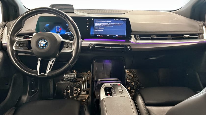 Bild 4 av BMW 230e xDrive Active Tourer Luxury Head Up H/K 360° El-Stol Värmare