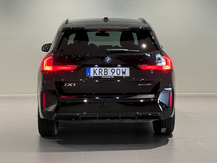 Bild 4 av BMW iX1 xDrive30 M Sport Business Drag Innovation Adpt Farth