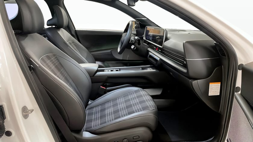 Bild 3 av Hyundai Ioniq 6 77.4 kWh AWD First Edition 325Hk/Pano/360°/