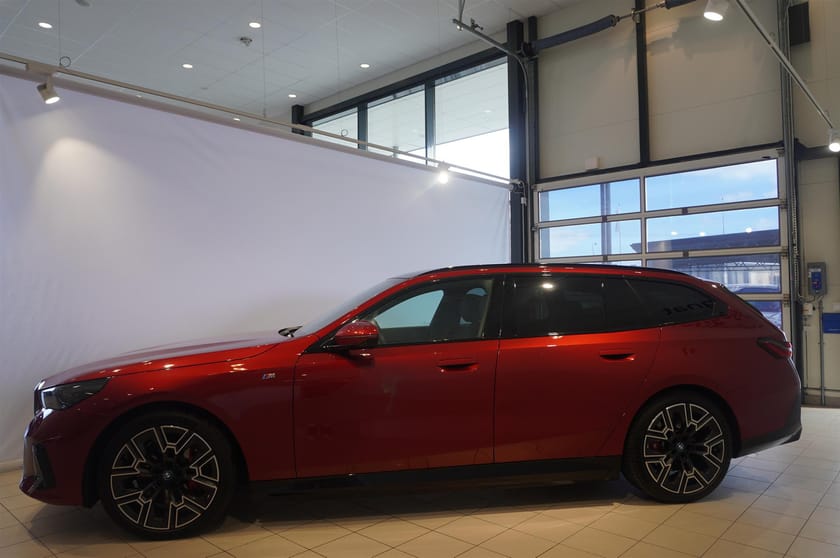Bild 3 av BMW i5 eDrive40 Touring M Sport Pro Panorama Fartpilot Pro Drag