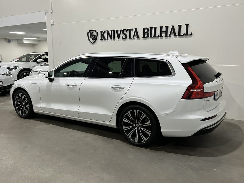Bild 2 av Volvo V60 Recharge T6 AWD Core Edition Moms BLIS Drag 350hk