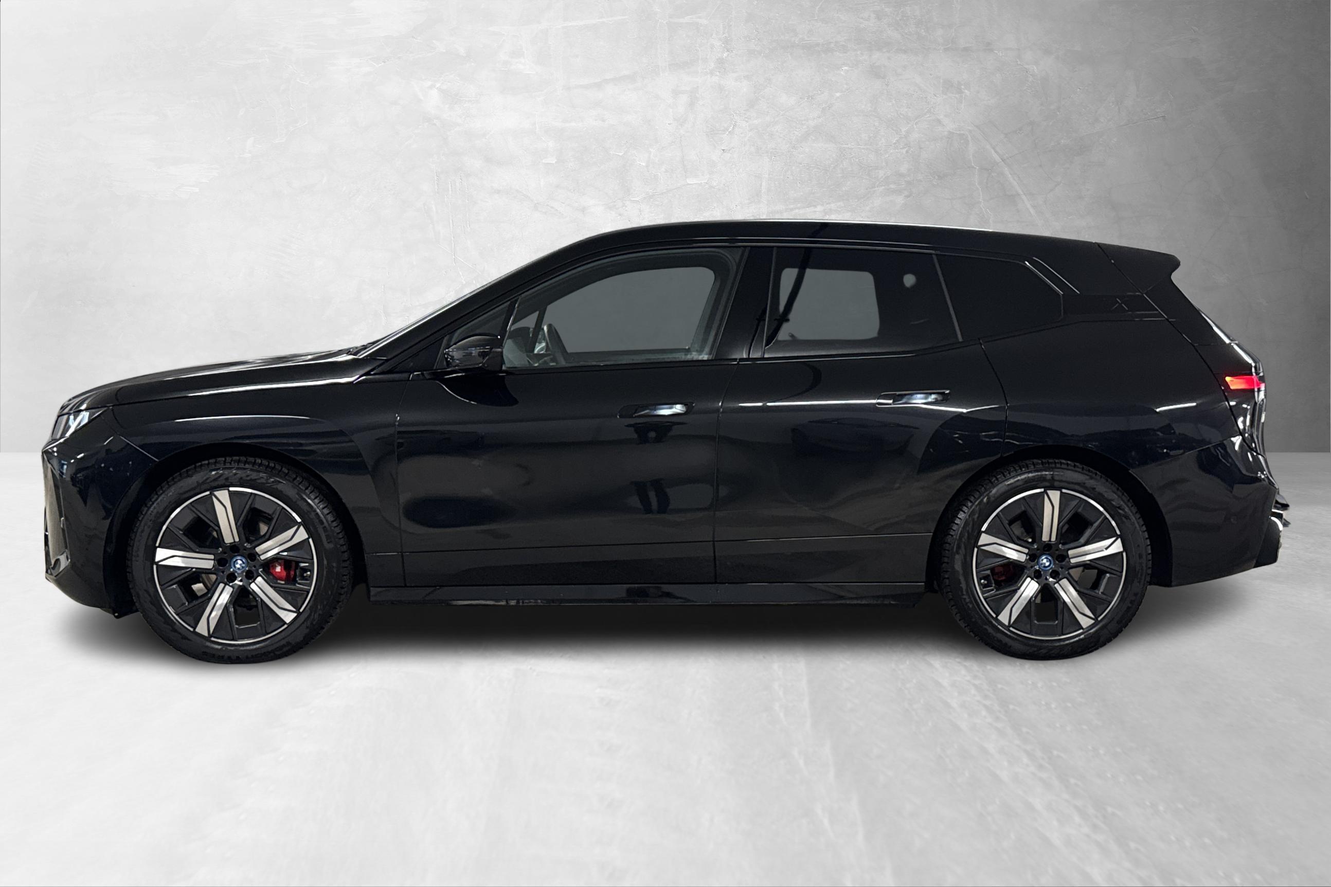 Thumnail bilde 1 av BMW iX xDrive60