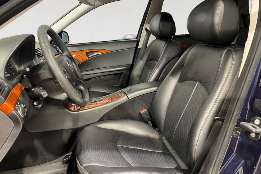 Bild 3 av Mercedes-Benz E 220 T CDI 170 HK AUT CLASSIC SKINN DRAG 0.59L/MIL 19"