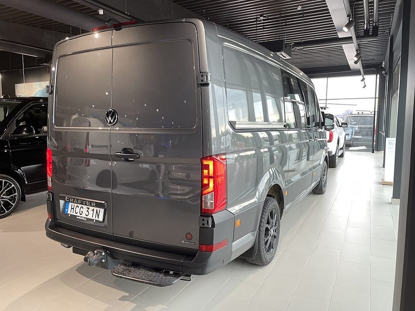 Bild 2 av Volkswagen Crafter Skåp kort hjulbas 177HK AUT 4M 4-sitsig SN byggnation