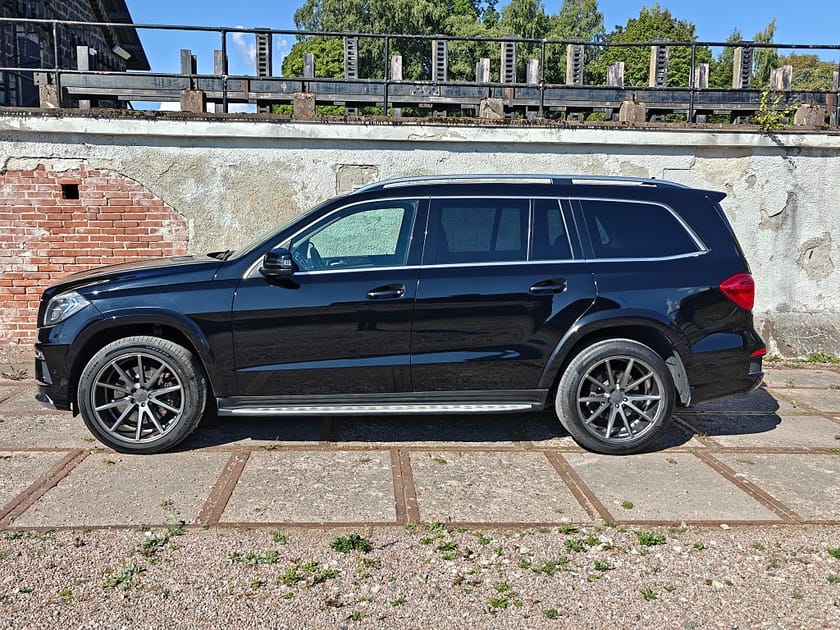 Bild 2 av Mercedes-Benz GL 350 BlueTEC 4MATIC 350, 4MATIC, 7-Tronic Plus, 258hk, AMG Line, 7-Sits