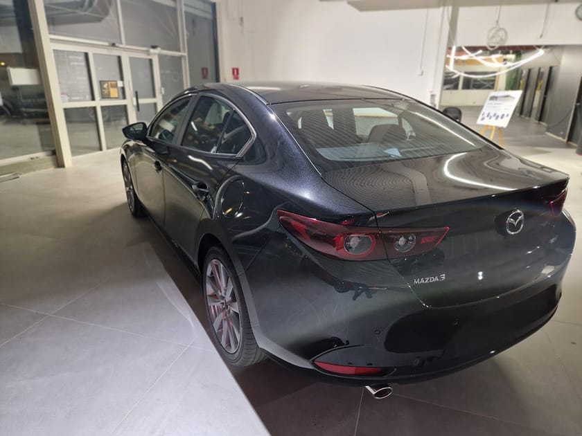 Bild 2 av Mazda 3 Sedan 2.5 e-SKYACTIV 140hk Aut Hybrid Centre OMG Lev