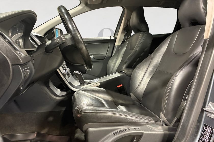 Bild 3 av Volvo XC60 D4 190 HK AUT AWD SUMMUM NAVI D-VÄRM DRAG KAMREM BYTT