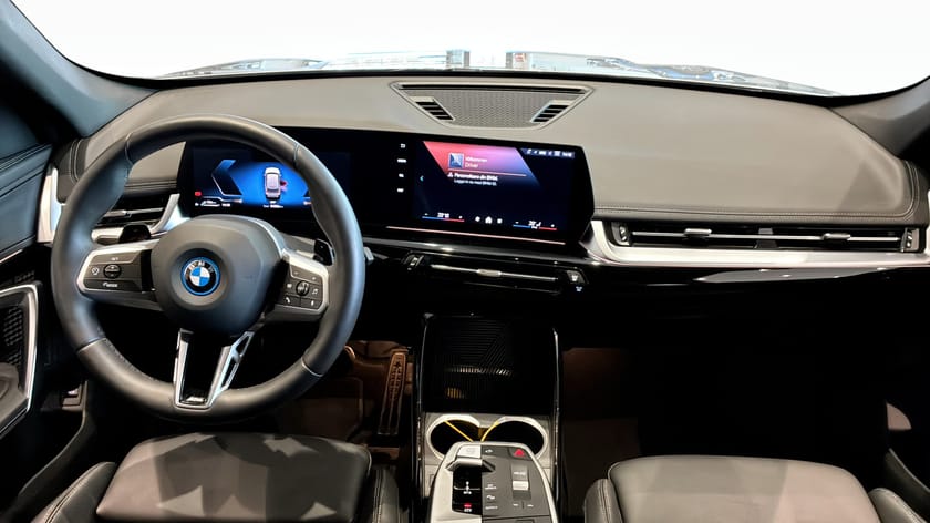 Bild 4 av BMW X1 xDrive25e M sport, Dragkrok, Rattvärme