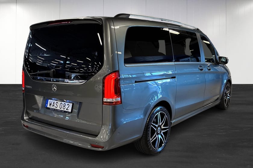 Bild 3 av Mercedes-Benz V 300d 3.1t 300 D  | AMG | Avantgarde Edition | Lång | 360 | Drag | Burmester | Navi