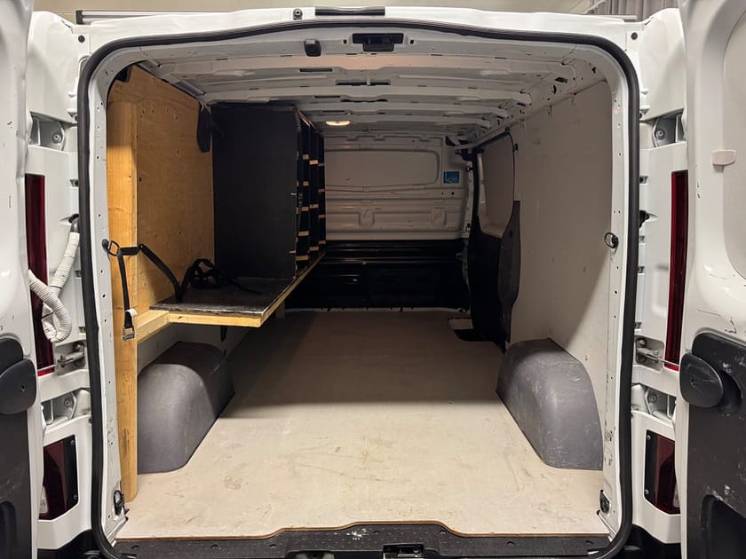 Bild 4 av Renault Trafic Skåpbil L2 LÅNG 2.0 dCi Euro 6 drag, värmare, Moms