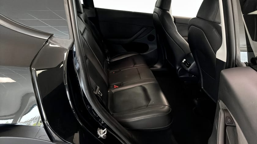 Bild 5 av Tesla Model Y Long Range AWD 514HK DRAG PANO KAMERA