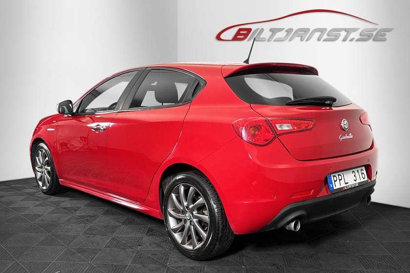 Bild 3 av Alfa Romeo Giulietta 2.0 JTDM VELOCHE NYSERVAD