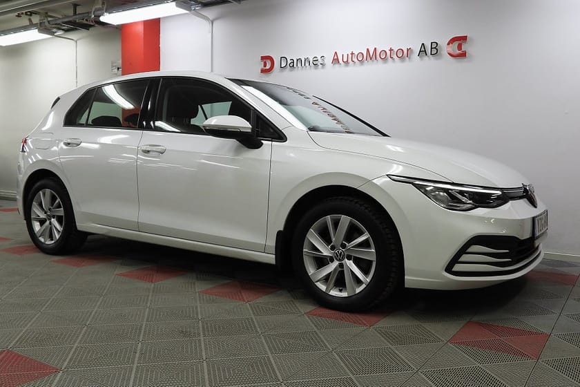 Bild 5 av Volkswagen Golf 1.0 eTSI Mildhybrid SoV Hjul CarPlay Base Moms