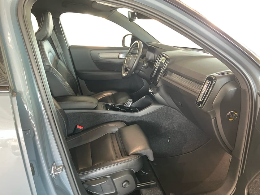 Bild 5 av Volvo XC40 D3 FWD R-Design | Dragkrok | Navi | Läder |