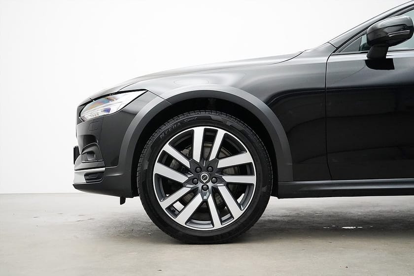Bild 2 av Volvo V90 Cross Country B5 AWD / 250hk / B&W / 360°