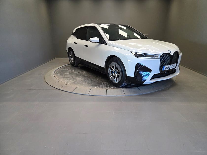 Bild 2 av BMW iX xDrive40 Comfort, Sportpaket Dragkrok HK ljud Panorama