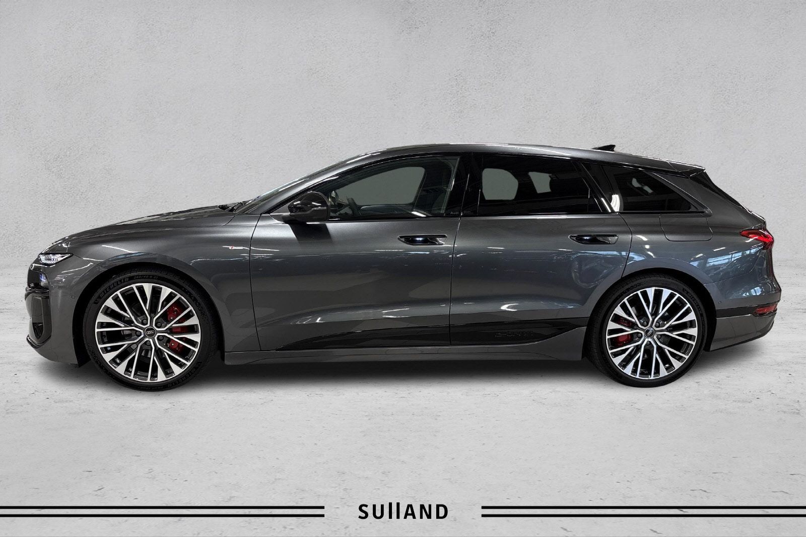 Thumnail bilde 1 av Audi A6 Avant e-tron quattro