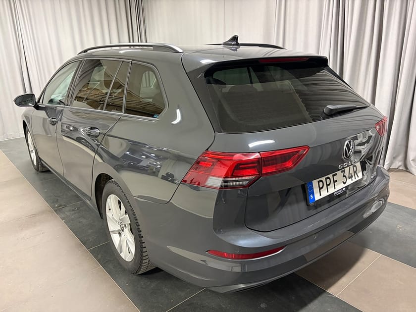 Bild 3 av Volkswagen Golf Sportscombi 1.5 eTSI ACT P-värmare Vinterhjul