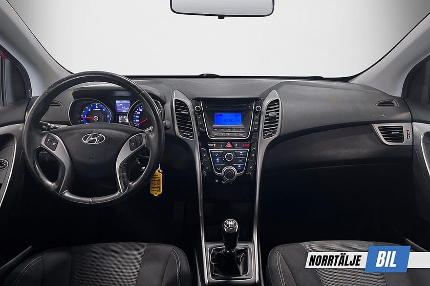 Bild 3 av Hyundai i30 Kombi 1.6 110 HK MOTORVÄRMARE & KUPÉUTTAG NYSERV NYBES